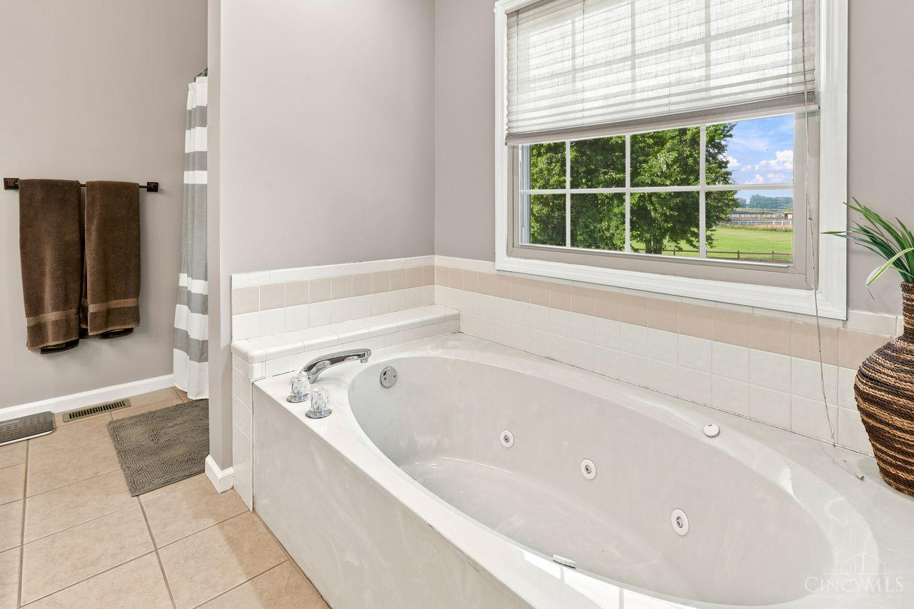 2521 Twin Oaks Drive