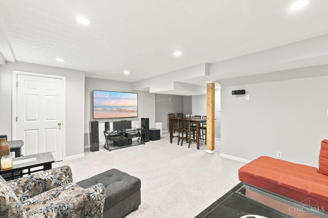 2521 Twin Oaks Drive