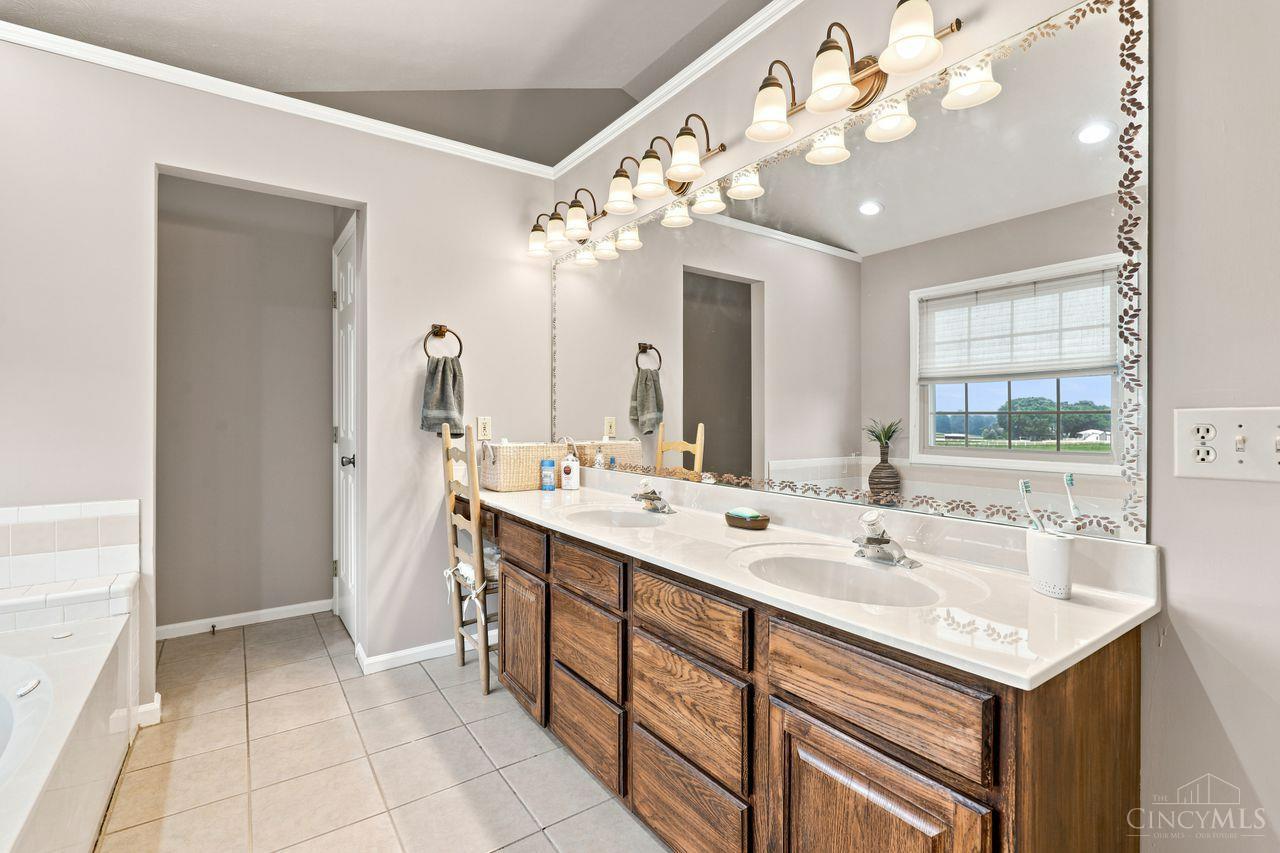 2521 Twin Oaks Drive
