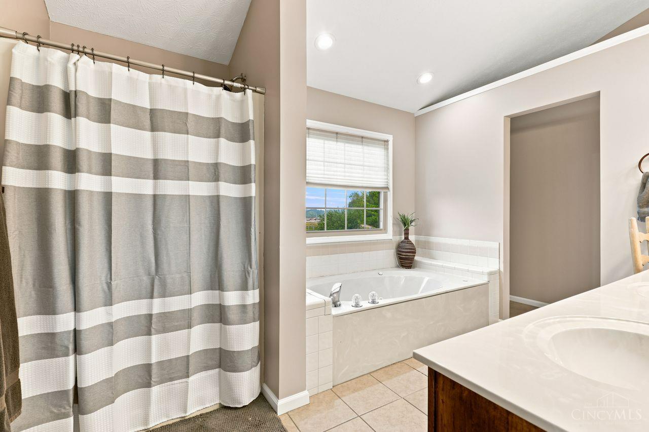 2521 Twin Oaks Drive