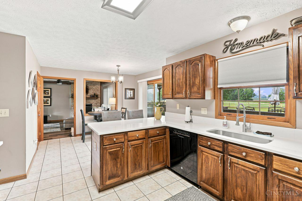 2521 Twin Oaks Drive