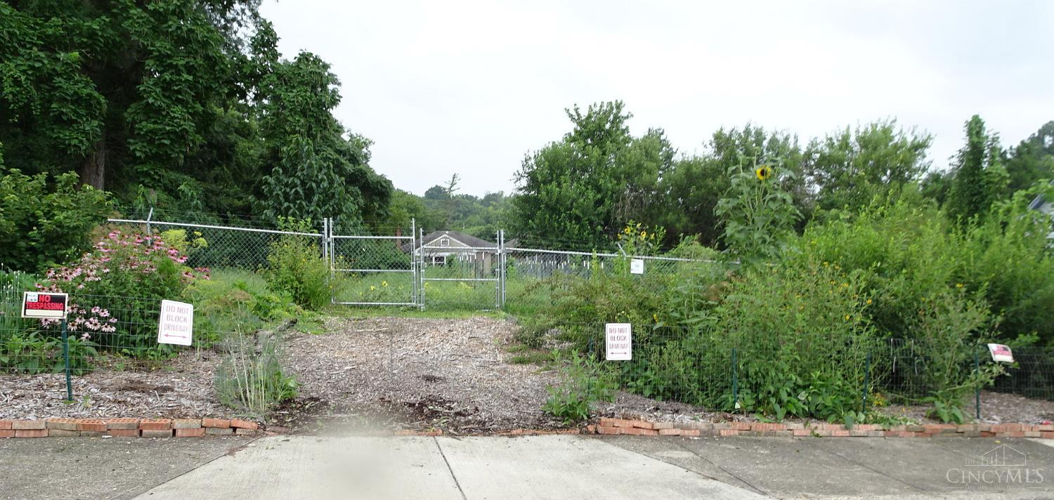 33 Clinton Springs Avenue