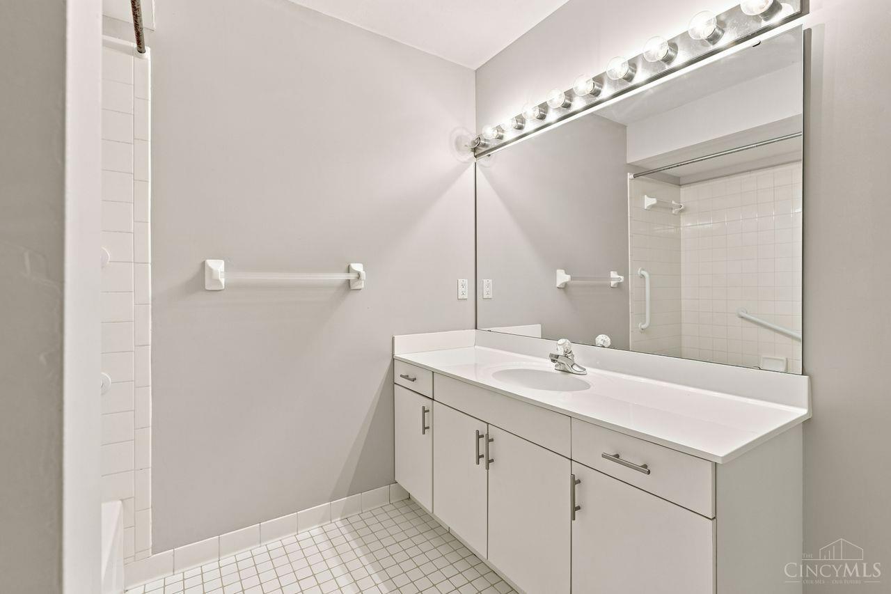 5055 Bristol Court Unit: 216