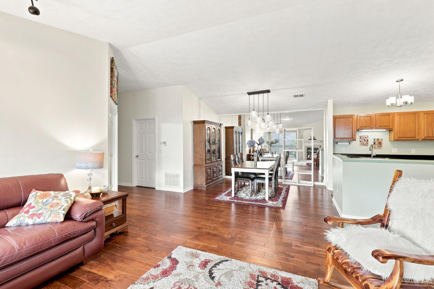8512 Breezewood Court