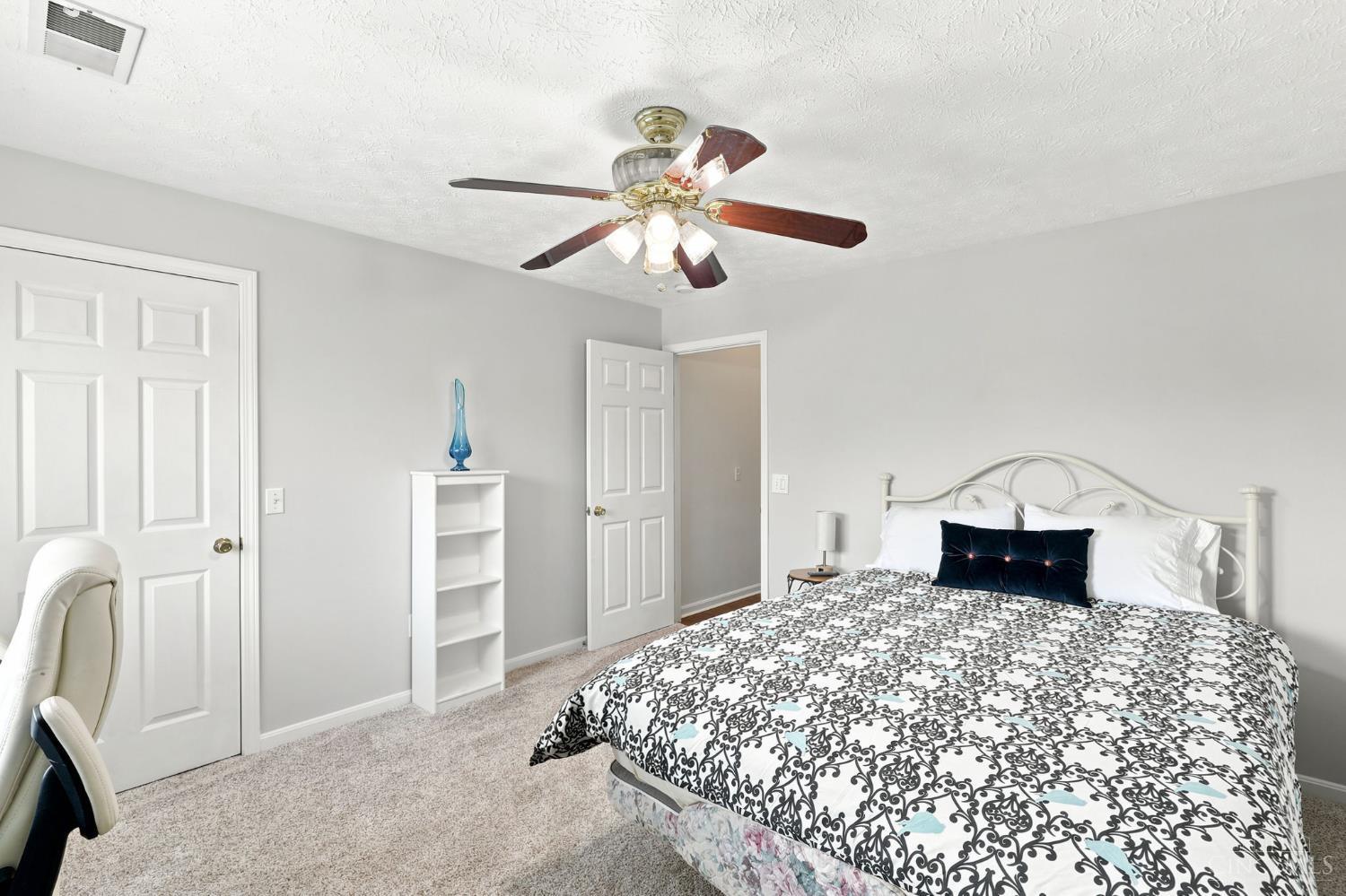 8512 Breezewood Court