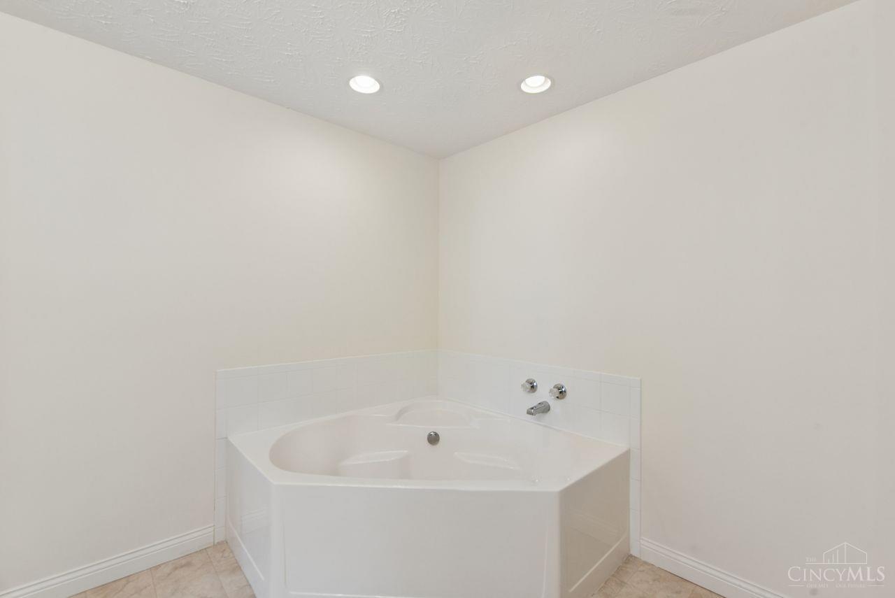 8021 Pinnacle Point Drive Unit: 204