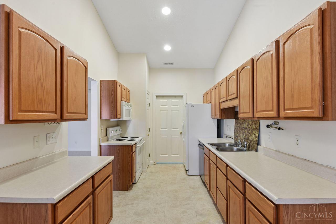 8021 Pinnacle Point Drive Unit: 204