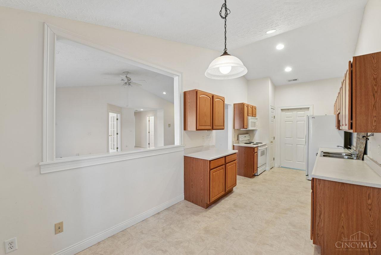 8021 Pinnacle Point Drive Unit: 204