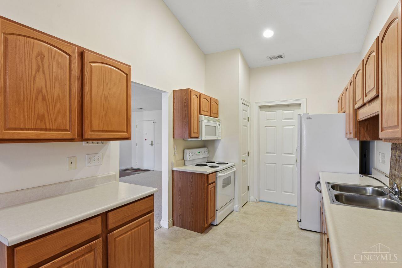 8021 Pinnacle Point Drive Unit: 204