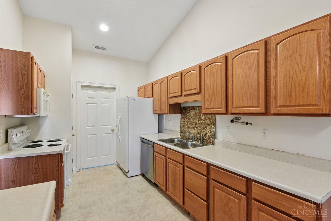 8021 Pinnacle Point Drive Unit: 204