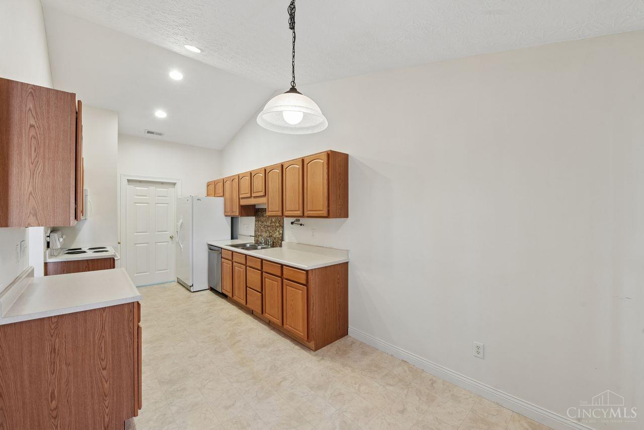 8021 Pinnacle Point Drive Unit: 204