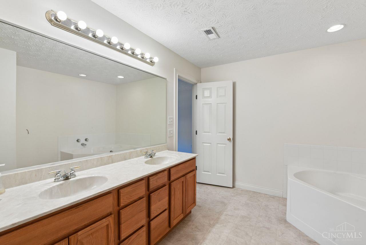 8021 Pinnacle Point Drive Unit: 204