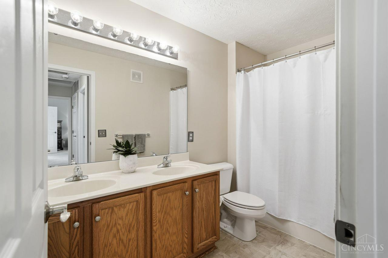 5641 Glen Oak