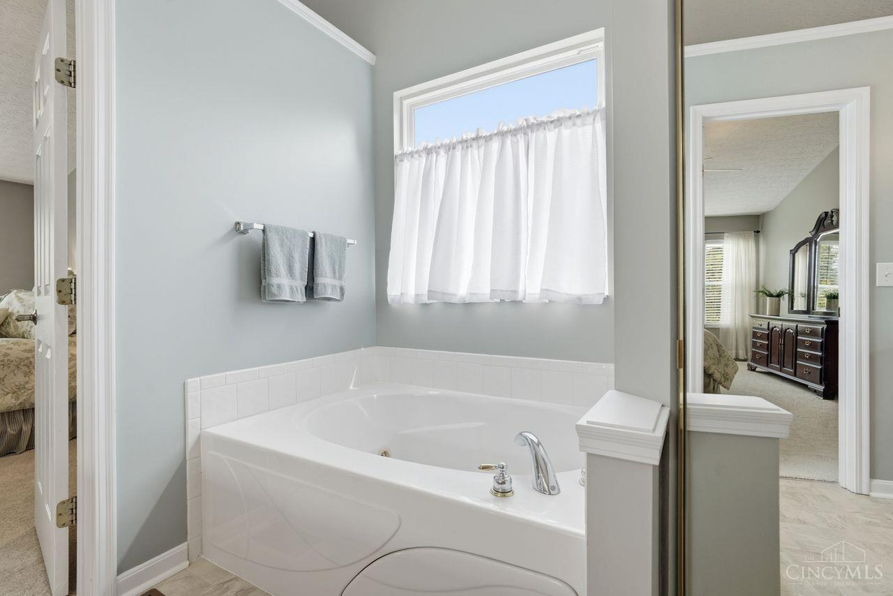 5641 Glen Oak