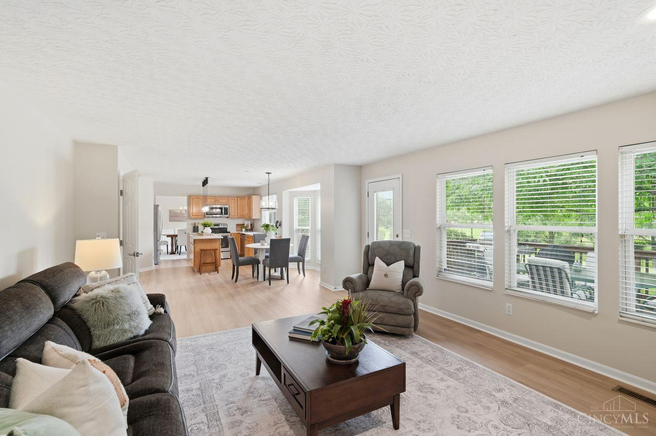 5641 Glen Oak