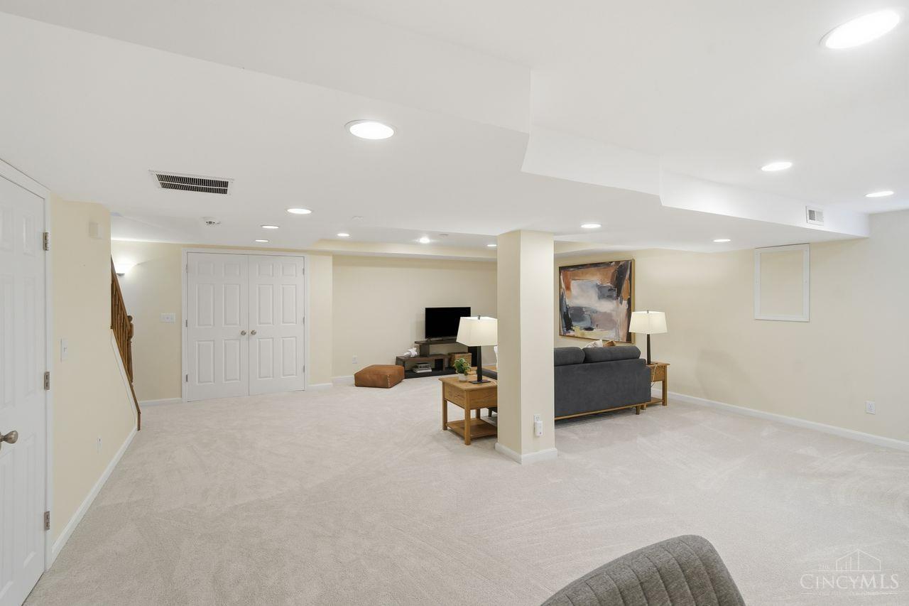 5641 Glen Oak