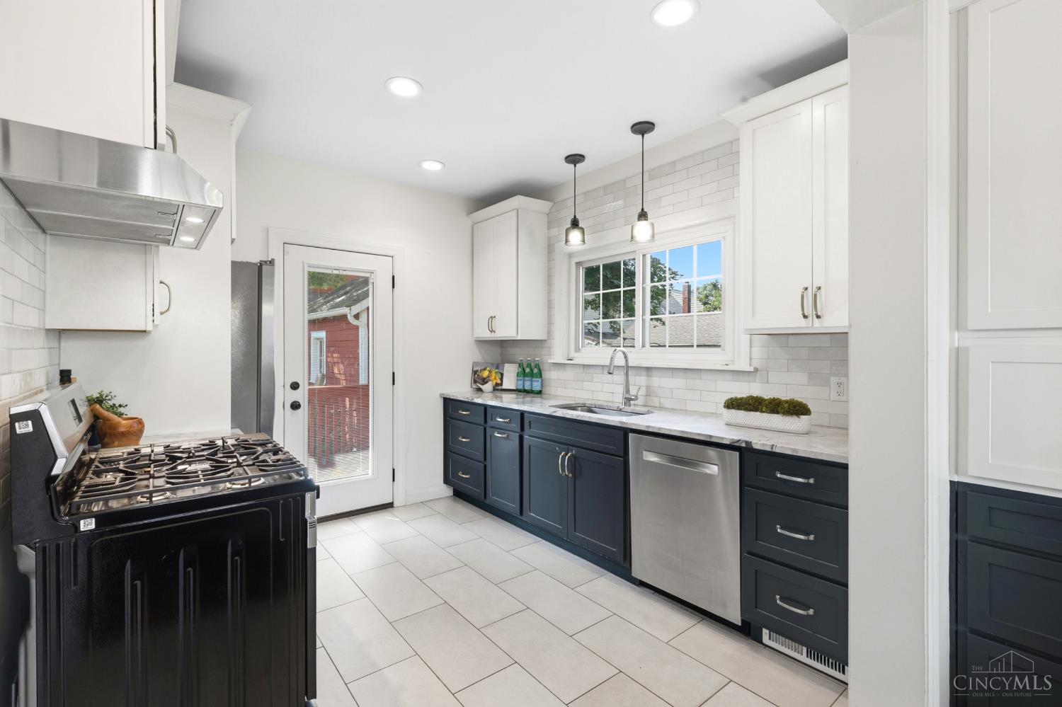 3410 Oakview Place