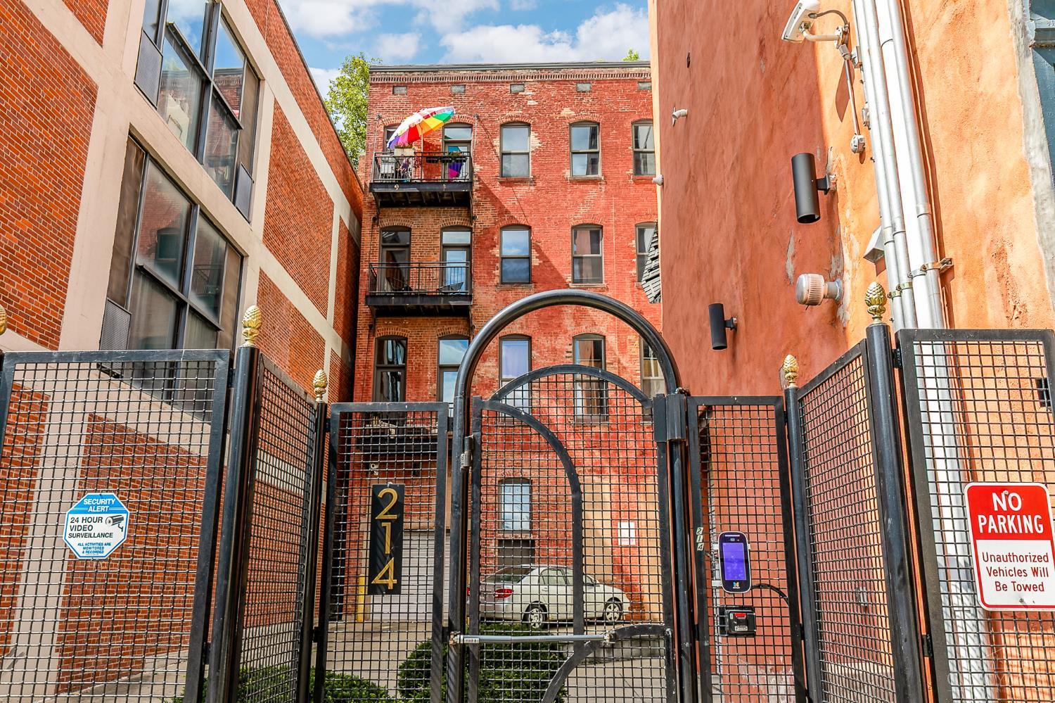 214 E Fourteenth Street Unit: 4A