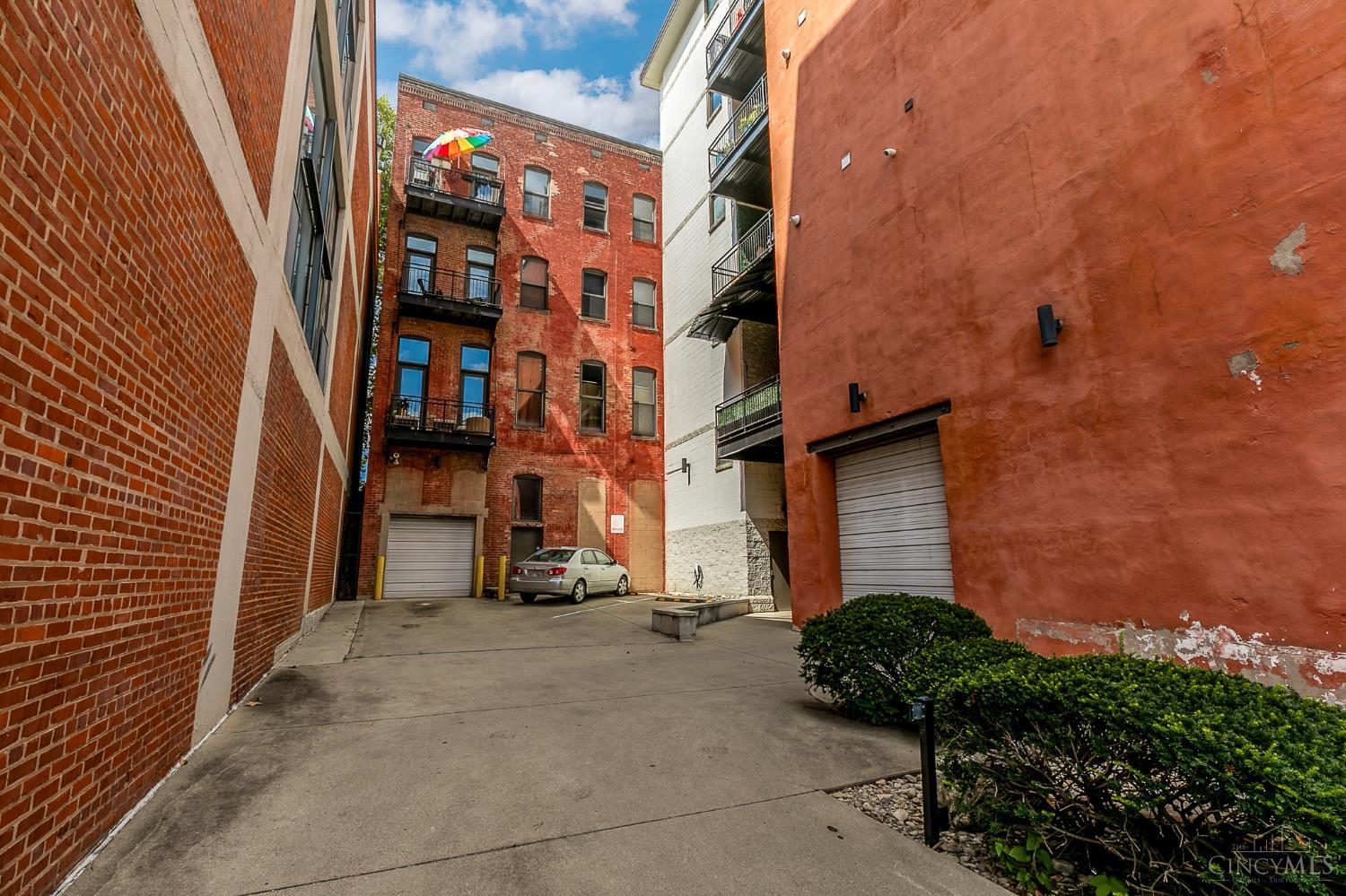 214 E Fourteenth Street Unit: 4A