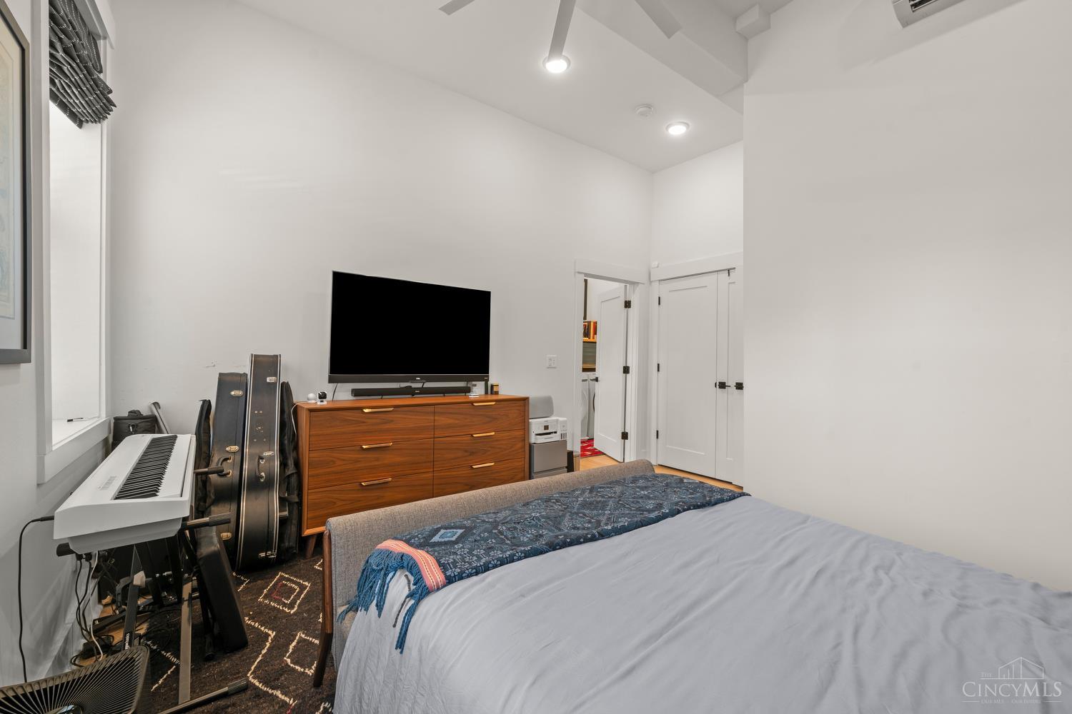 1909 Race Street Unit: 1