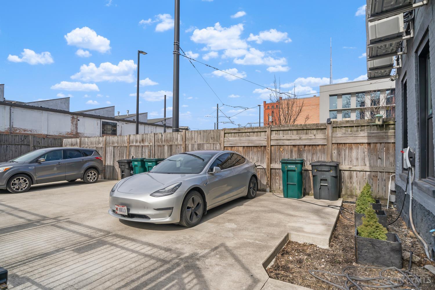 1909 Race Street Unit: 1