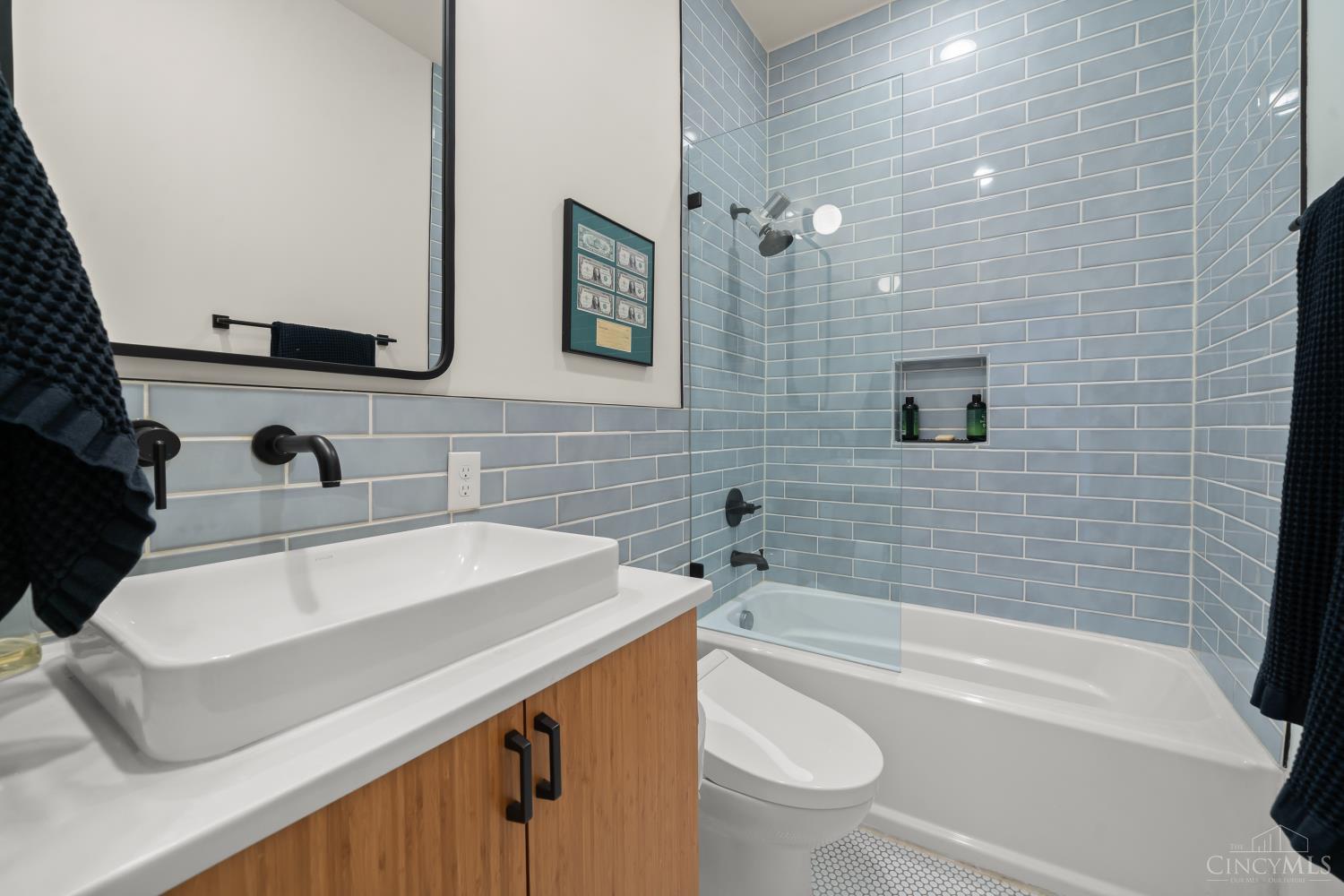 1909 Race Street Unit: 1