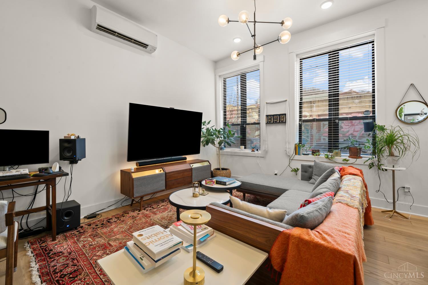 1909 Race Street Unit: 1