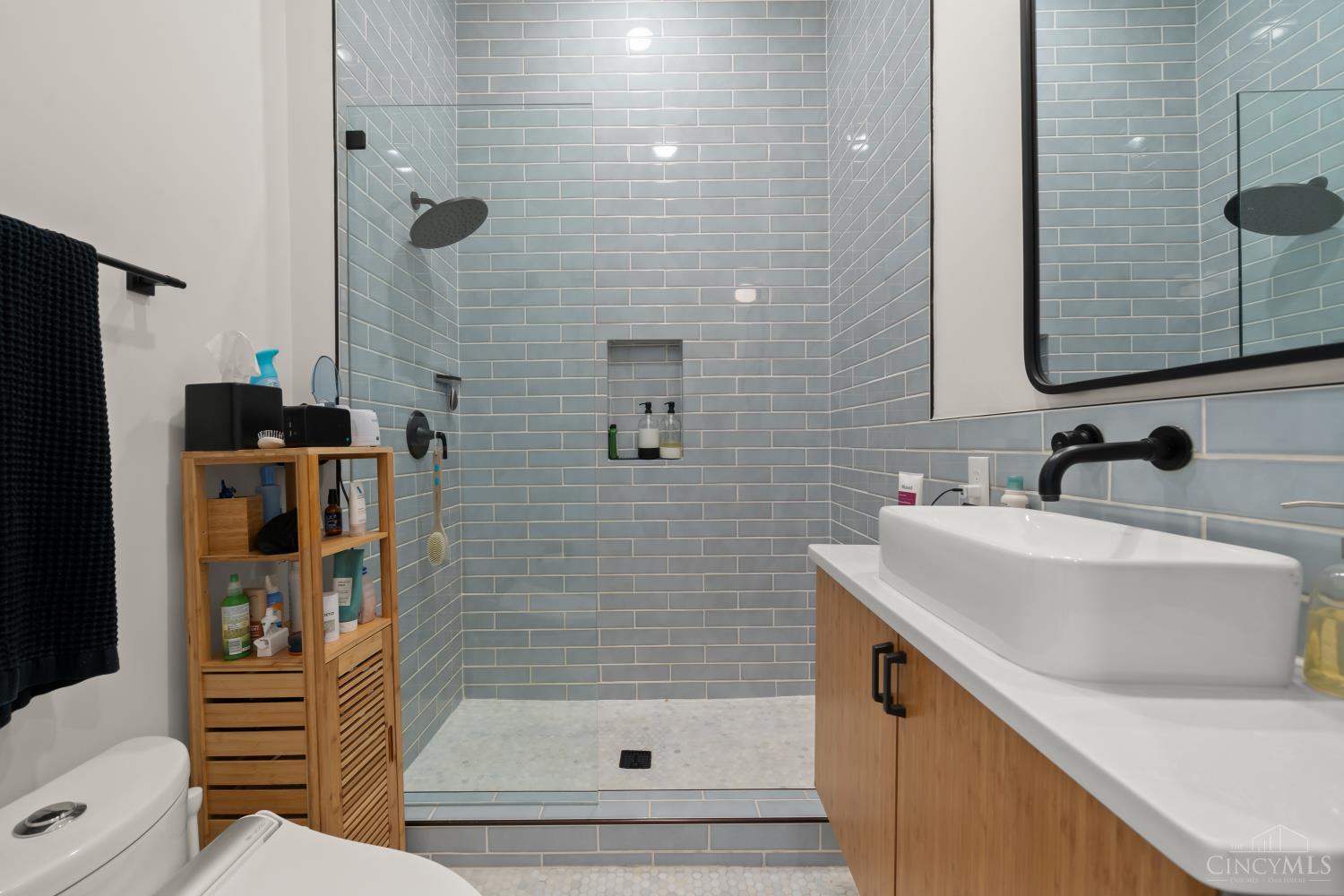 1909 Race Street Unit: 1