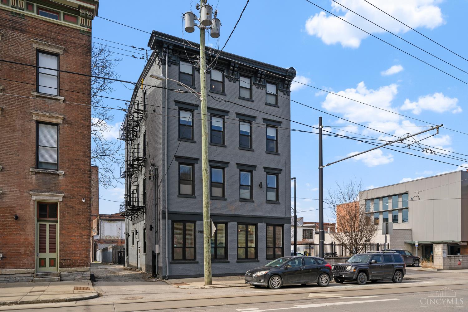 1909 Race Street Unit: 1