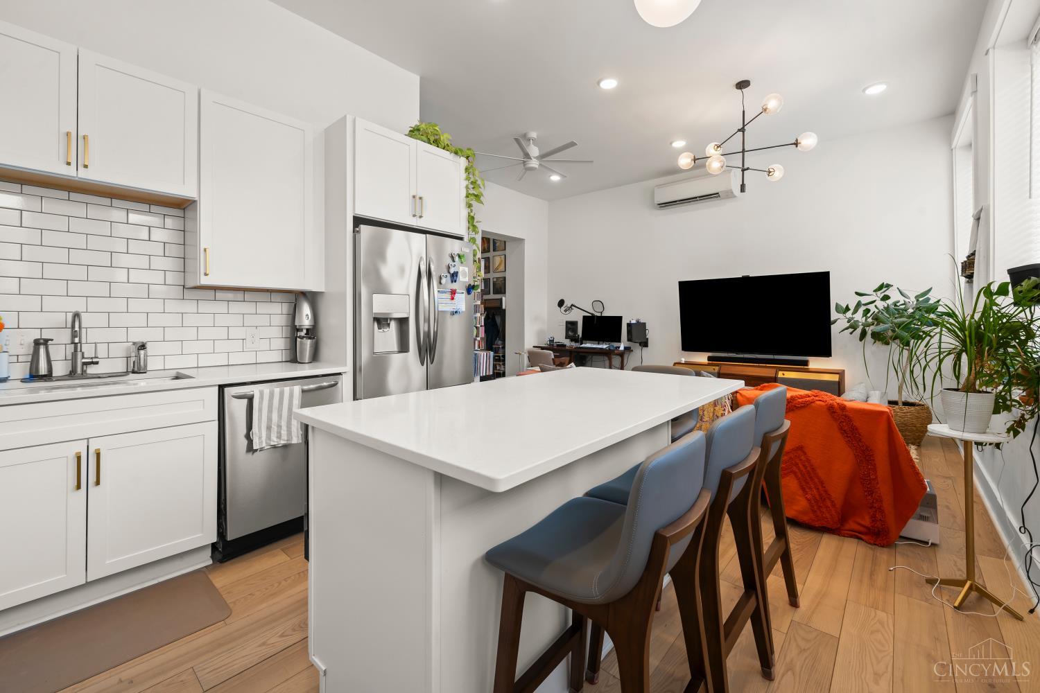 1909 Race Street Unit: 1