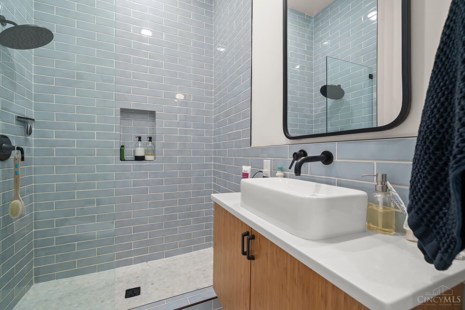 1909 Race Street Unit: 1