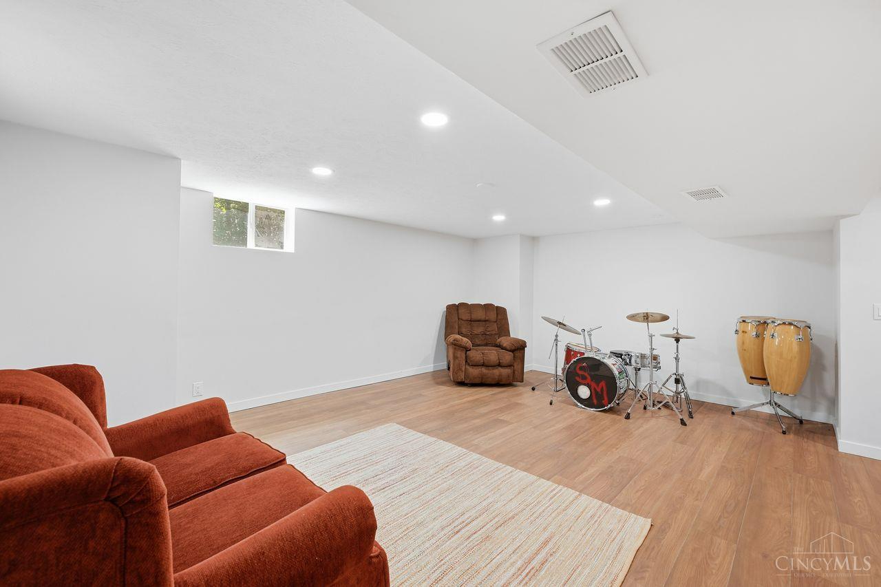 5543 Kay Drive