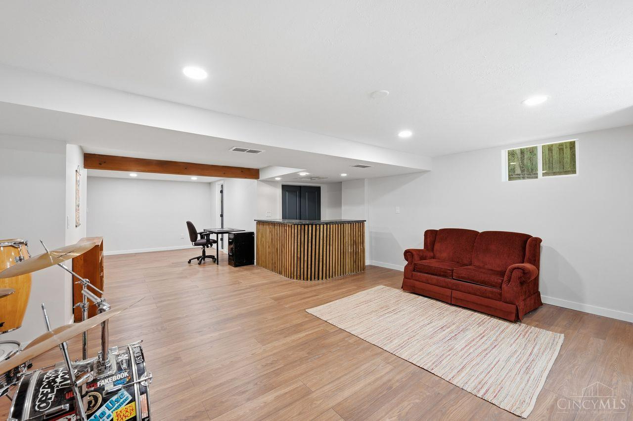 5543 Kay Drive