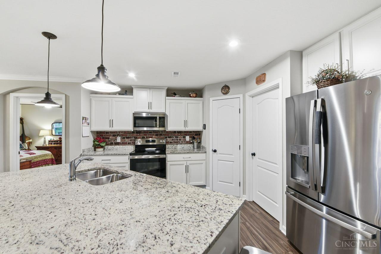 5870 Parkview Lane Unit: 201