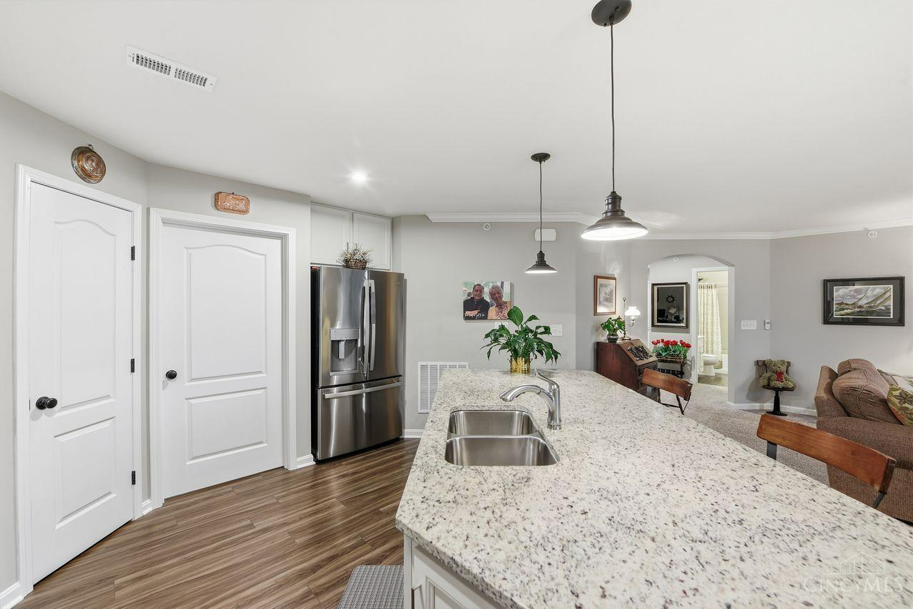 5870 Parkview Lane Unit: 201