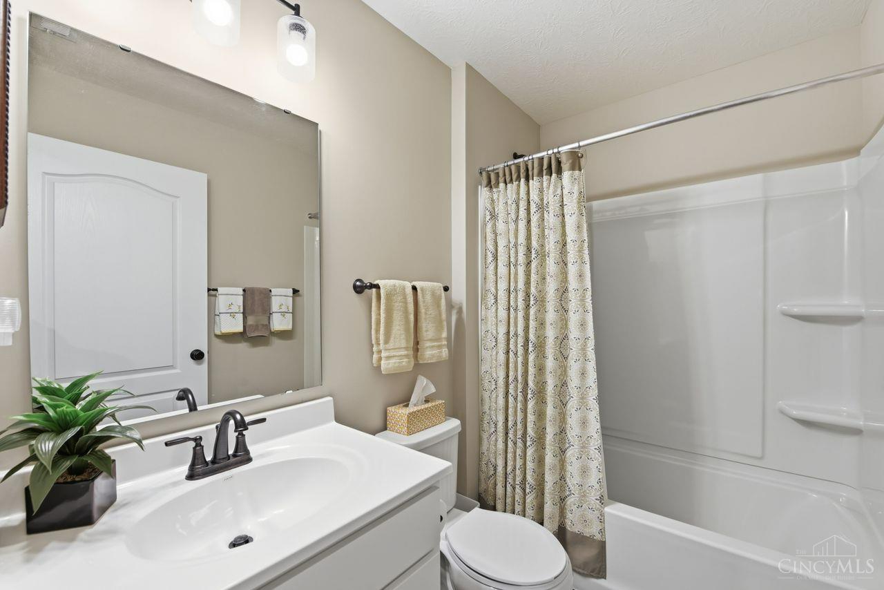 5870 Parkview Lane Unit: 201