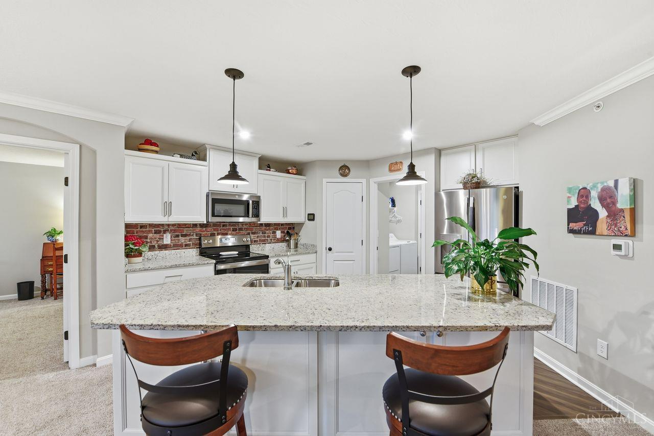 5870 Parkview Lane Unit: 201