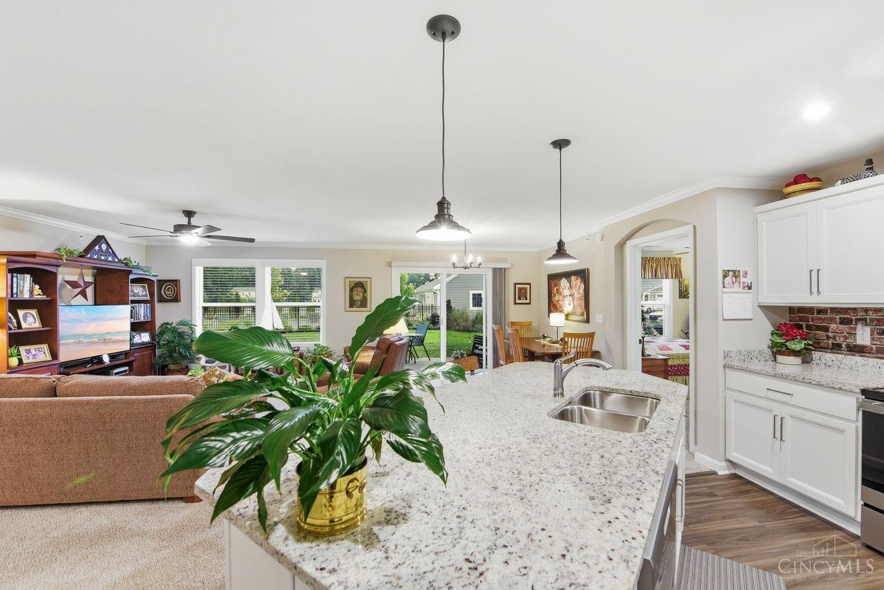 5870 Parkview Lane Unit: 201