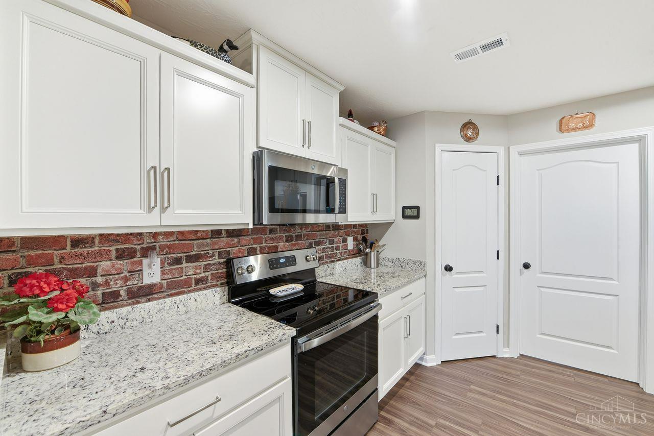5870 Parkview Lane Unit: 201