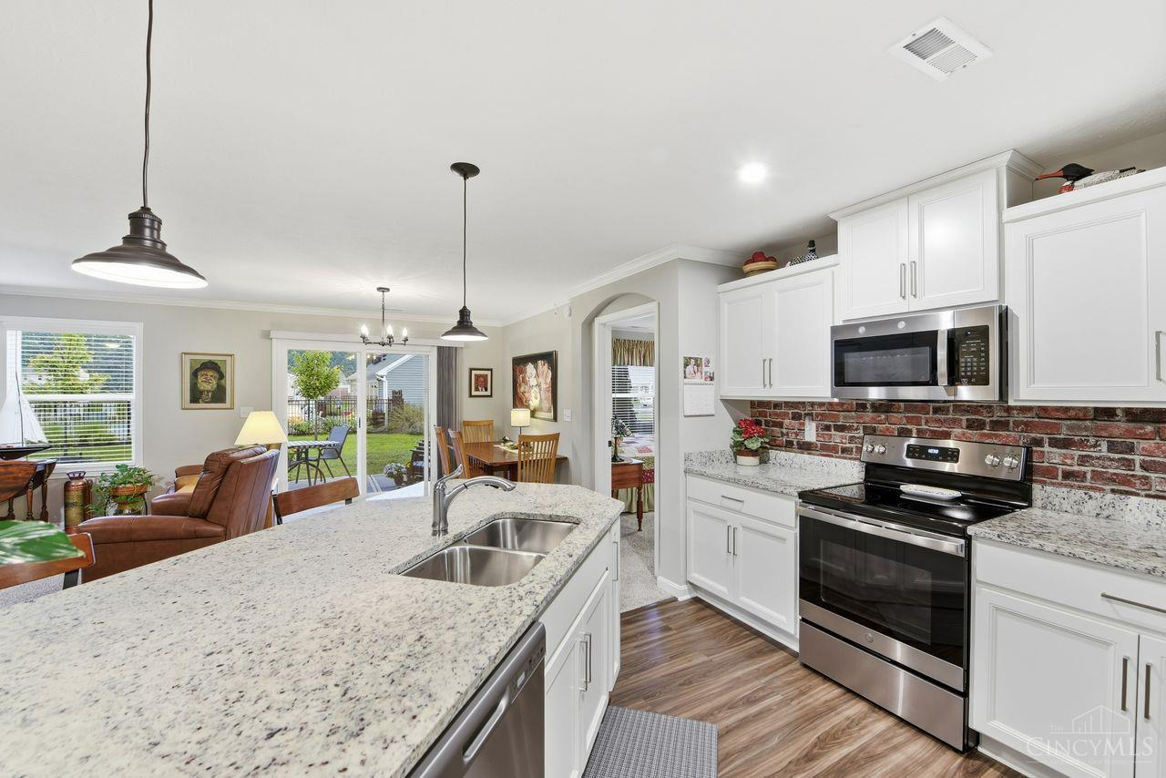 5870 Parkview Lane Unit: 201