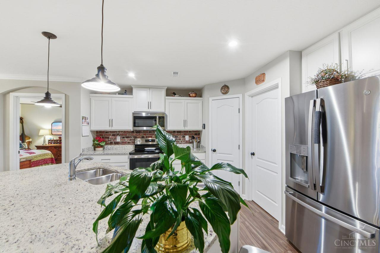 5870 Parkview Lane Unit: 201