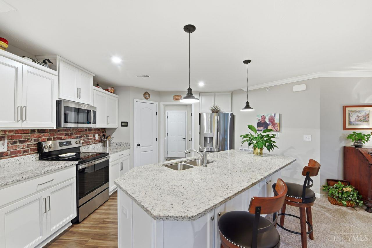5870 Parkview Lane Unit: 201