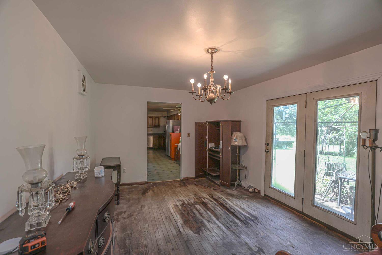 5681 Newtonsville Hutchinson Road
