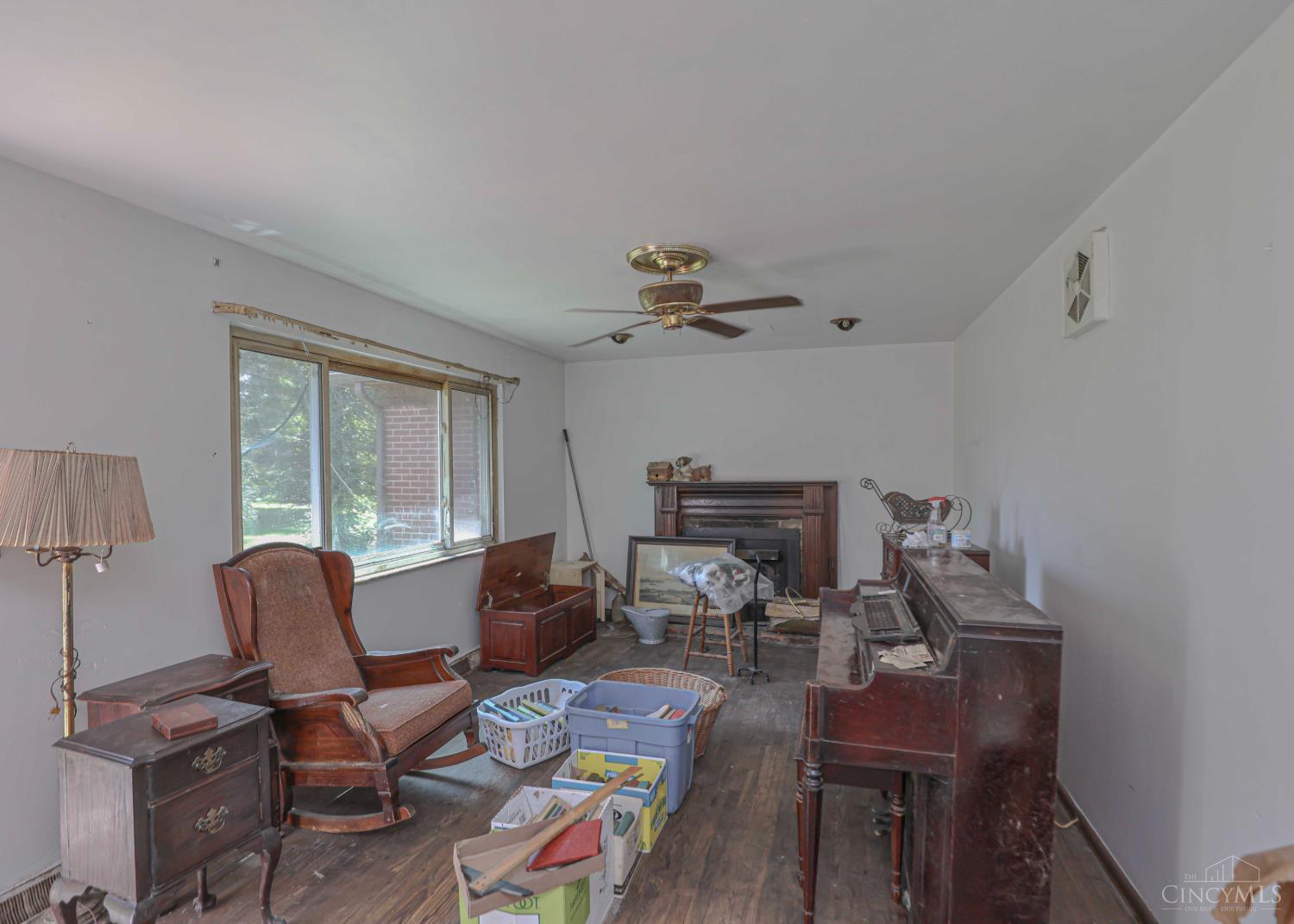 5681 Newtonsville Hutchinson Road