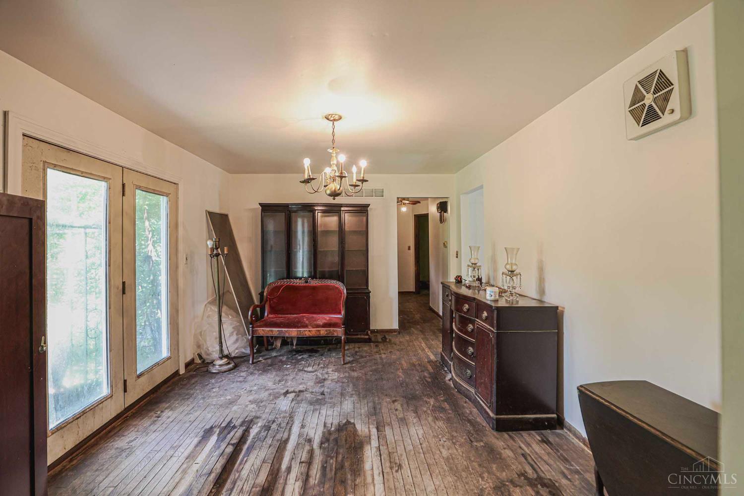 5681 Newtonsville Hutchinson Road