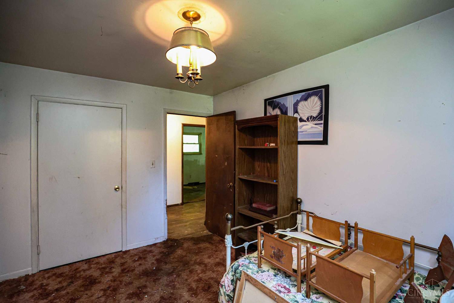 5681 Newtonsville Hutchinson Road