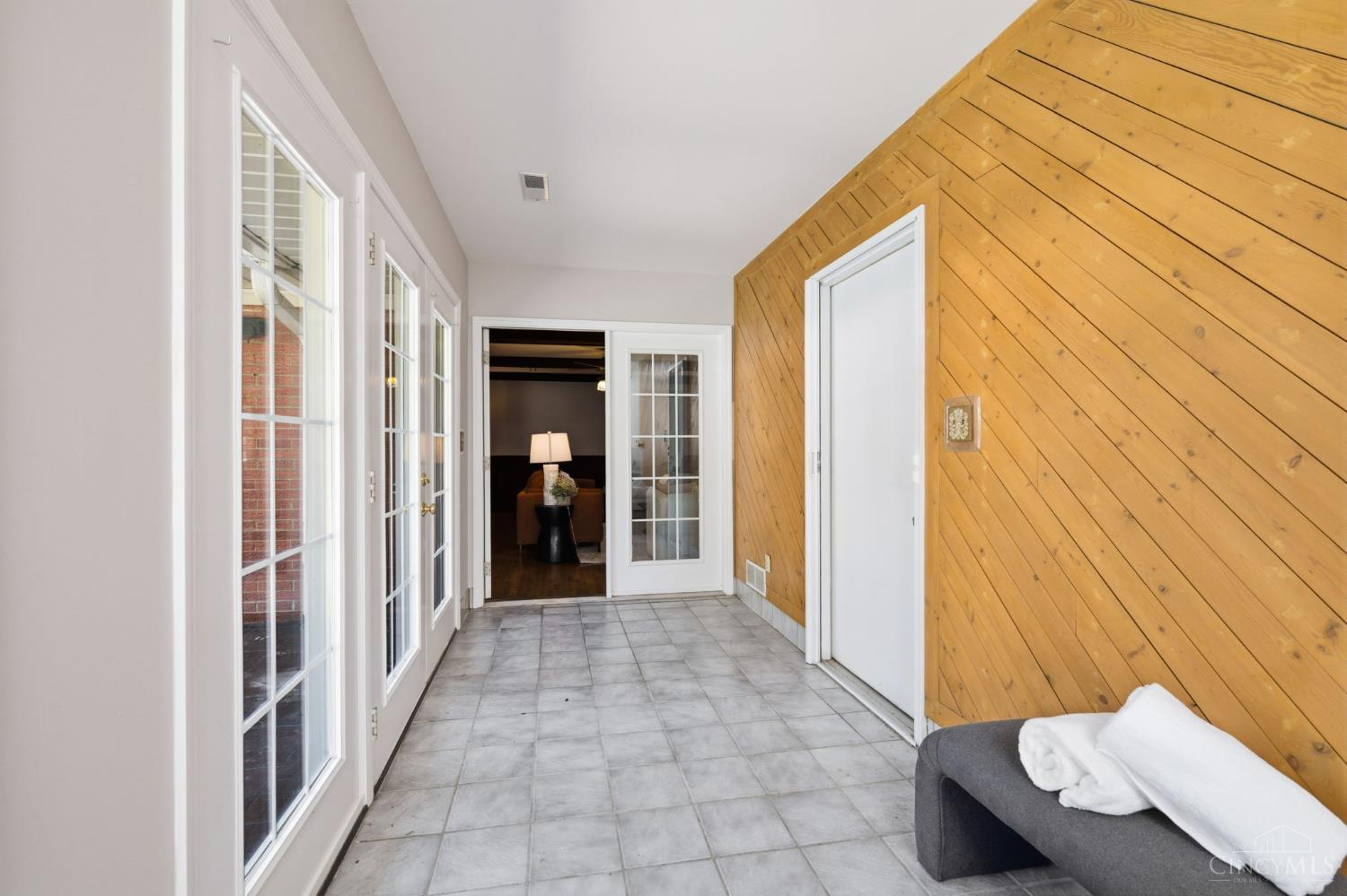 3105 N Whitetree Circle