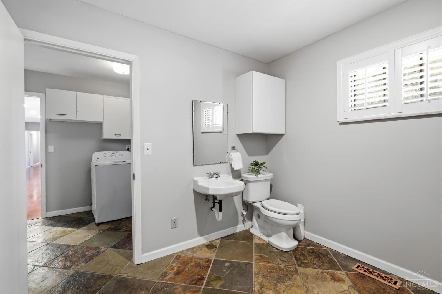 3105 N Whitetree Circle