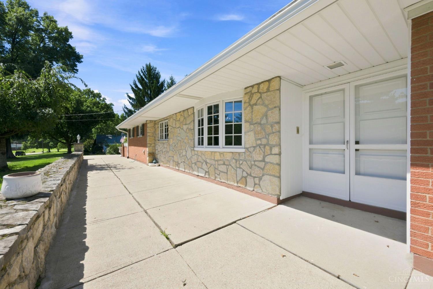 3105 N Whitetree Circle