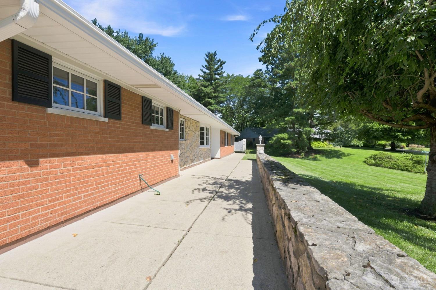 3105 N Whitetree Circle